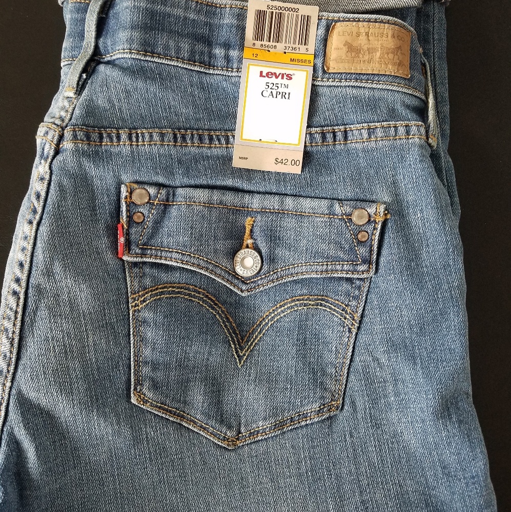 Levis 525 Capris